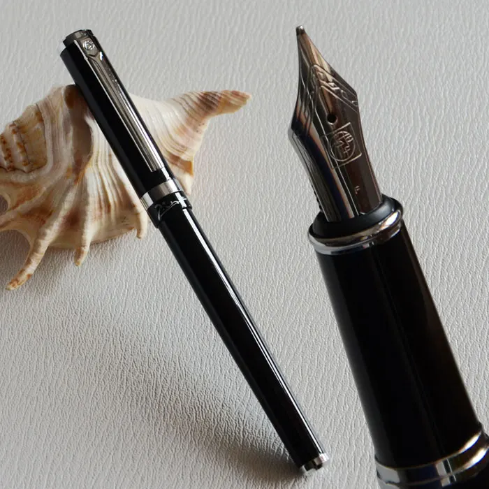 

PICASSO 609 EXECUTIVE BLACK AND SILVER FINE NIB FOUNTAIN PEN DREAM SERIES