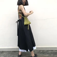 Дизайнерская плиссированная черная юбка со складками на бретельках;