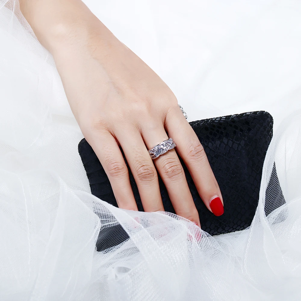 Excellent Quality Finger Ring Trendy Jewelry White and Gold Color AAA Bright Cubic Zirconia Elegant Rings for Women