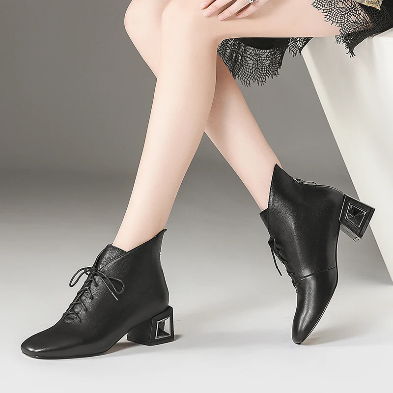 ISNOM/кожаные женские ботильоны; обувь с квадратным носком и перекрестной шнуровкой; необычные женские ботинки на Высоком толстом каблуке; офисная обувь; женская зимняя обувь