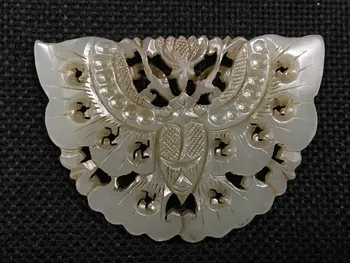 

Ming and Qing Dynasty antique yu collection Xinjiang natural old Hetian yu pendant Ancient wind butterfly yu penda/