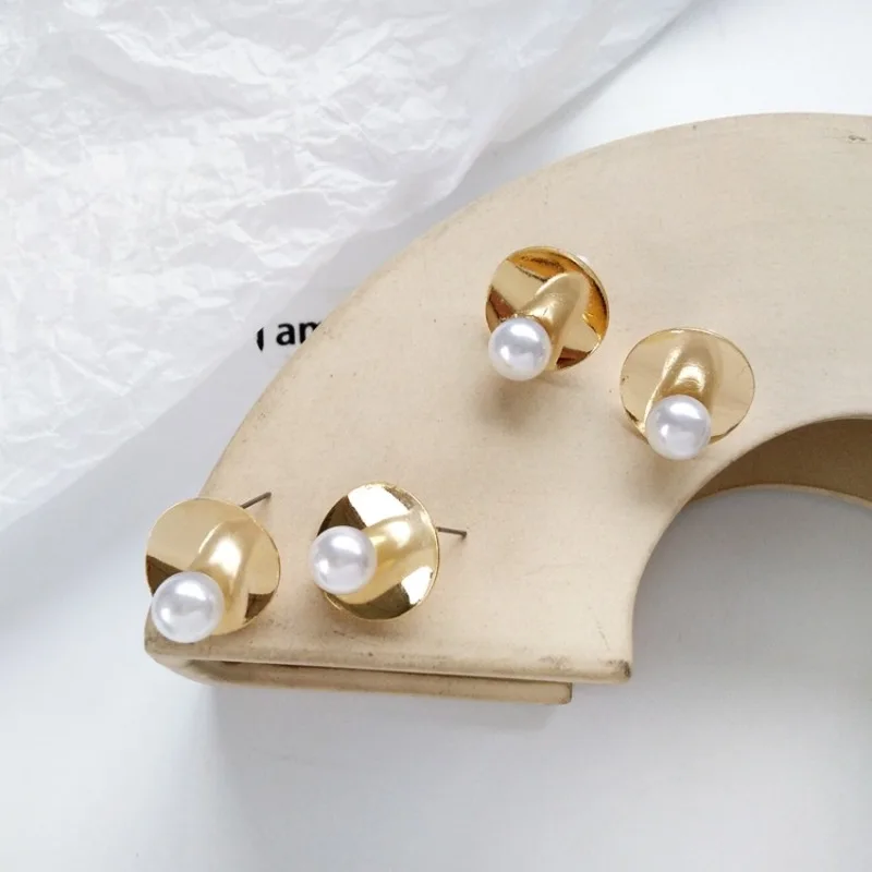 

Korean Beautiful Simple Personality Metal Texture Geometric Shape Stud Earrings Women Girl Fashion Imitation Pearl Ear Clip