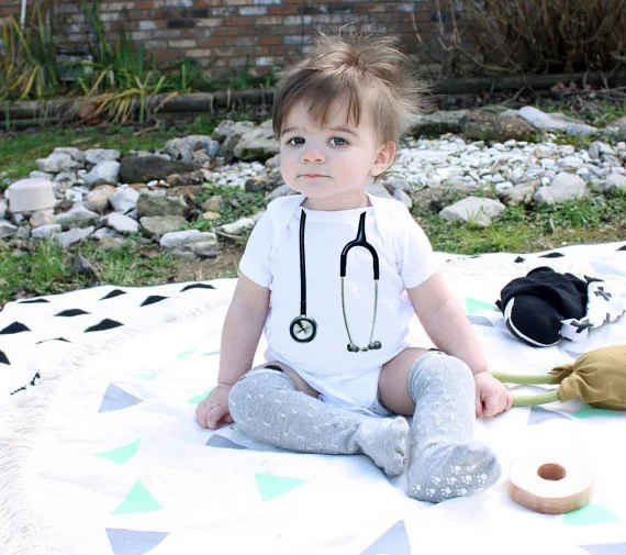 Новорожденная девочка детская одежда высокого качества милый хлопок короткий рукав детские комбинезоны стетоскоп данных печати Детские наряды