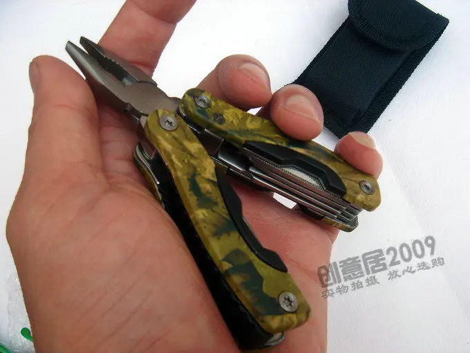 Camouflage Multifunctional Stainless Steel Folding Pliers sword Bottle opener Screwdriver Small Size Pliers mulriple tools 100g