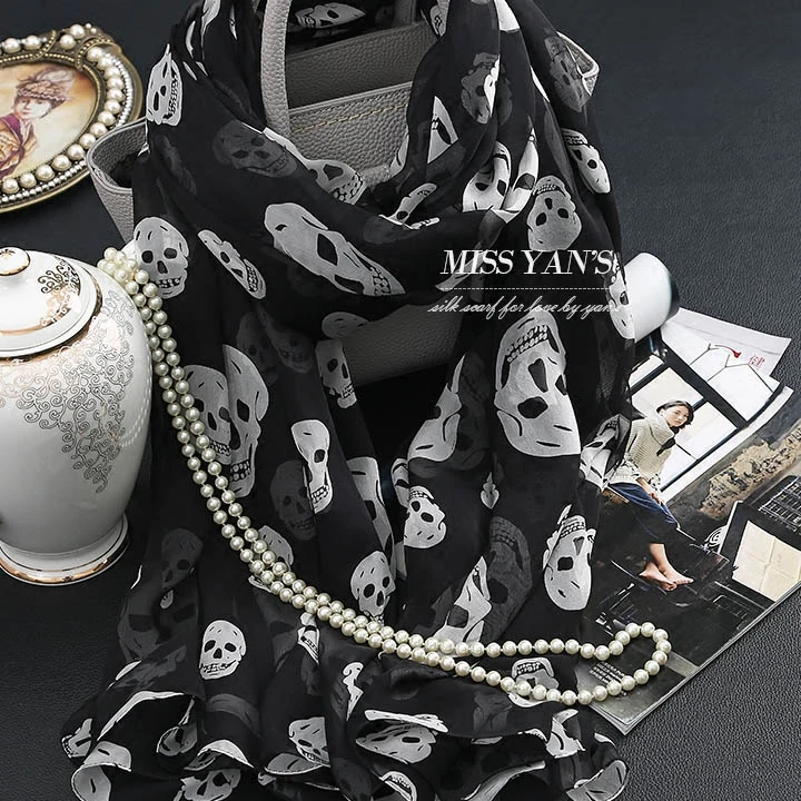 الحرير الحقيقي النساء الجمجمة طباعة والأوشحة وشاح الأزياء الكلاسيكية الأسود وهتيي 2017 الربيع الصيف الشتاء نوعية جيدة شال