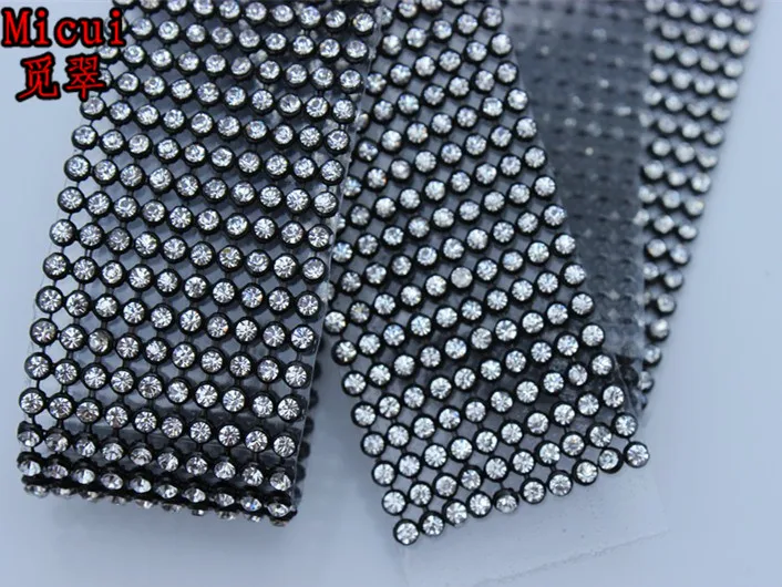 

Micui 10 rows*1.2meters/pcs 3mm hot fix trimming rhinestone Net rhinestone Crystal with Black base For Clothing Accessories