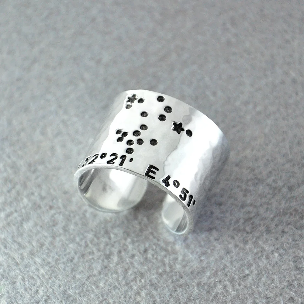 Кольцо созвездие стрельца. Золотой перстень нигора. Кольцо стрела золотое. Печатка 12000009 золото. Кольцо стрелец женское.