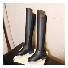 Дешевая цена; черные кожаные женские зимние сапоги до колена; теплая однотонная обувь высокого качества на низком каблуке с круглым носком