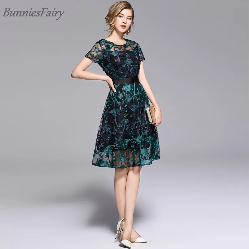

2018 Summer New Arrival Flower Pattern Embroidery Lace Short and Regular Sleeve O-Neck Knee-Length Sweet and Elegant Dress