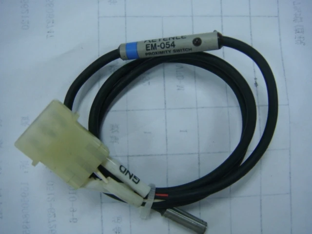 

[SA] Positive! Goods in stock EM-054 original Kean KEYENCE proximity switch --2PCS/LOT