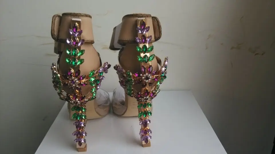 Обёрточный с горным хрусталем женские босоножки на высоком каблуке вечерние туфли на необычном каблуке, украшенные драгоценными камнями сандалии-гладиаторы из ПВХ, sandalias mujer - Цвет: Бежевый