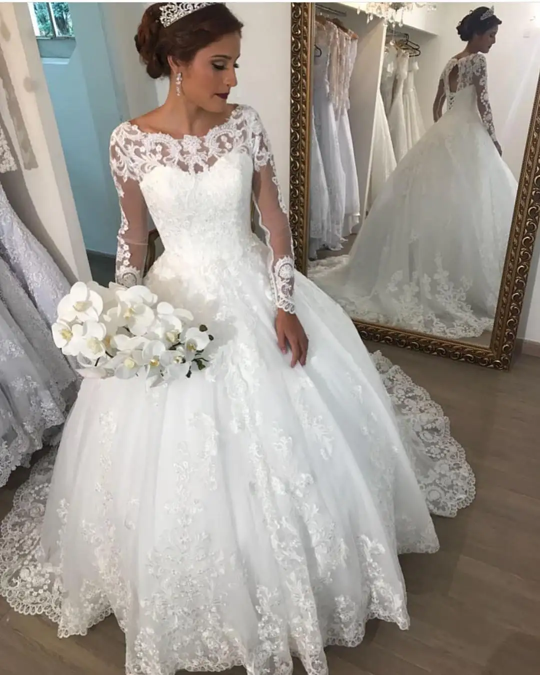 

Ball Gown Pluffy Long Sleeve Tulle Lace Crystal Beaded Sequins 2019 New Fashion Wedding Dress Bridal Gowns SC09