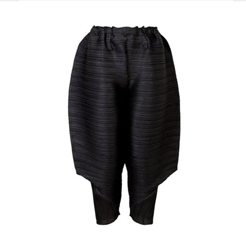 Черный Miyake плиссированные женские зауженные Штаны японский high-end сплошной цвет Большие размеры свободные куриная ножка Штаны штаны-шаровары 9 штанов - Цвет: Черный