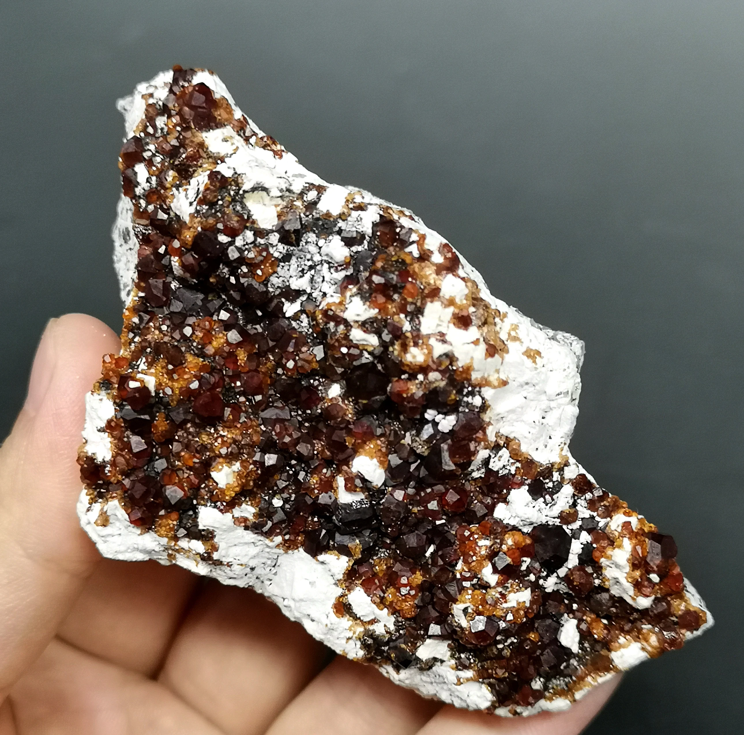 

95.8g Natural Garnet mineral crystal specimen Stones and crystals Rough quartz