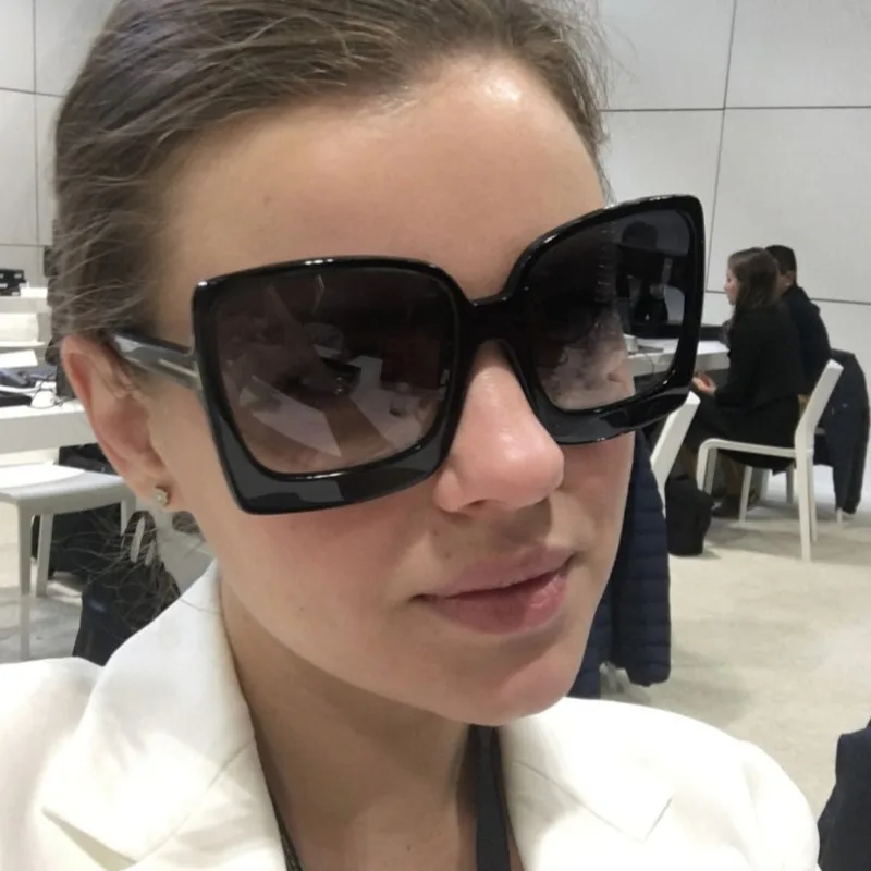 

2019 New Fashion Sexy Lady Square Sunglasses Female Retro Brand Big T Frame Gradient Sunglasses Designer Women Goggles UV400