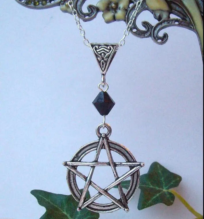 

Drop shipping Large Pentagram & Black Bead S/P Chain Wicca Pagan Necklace