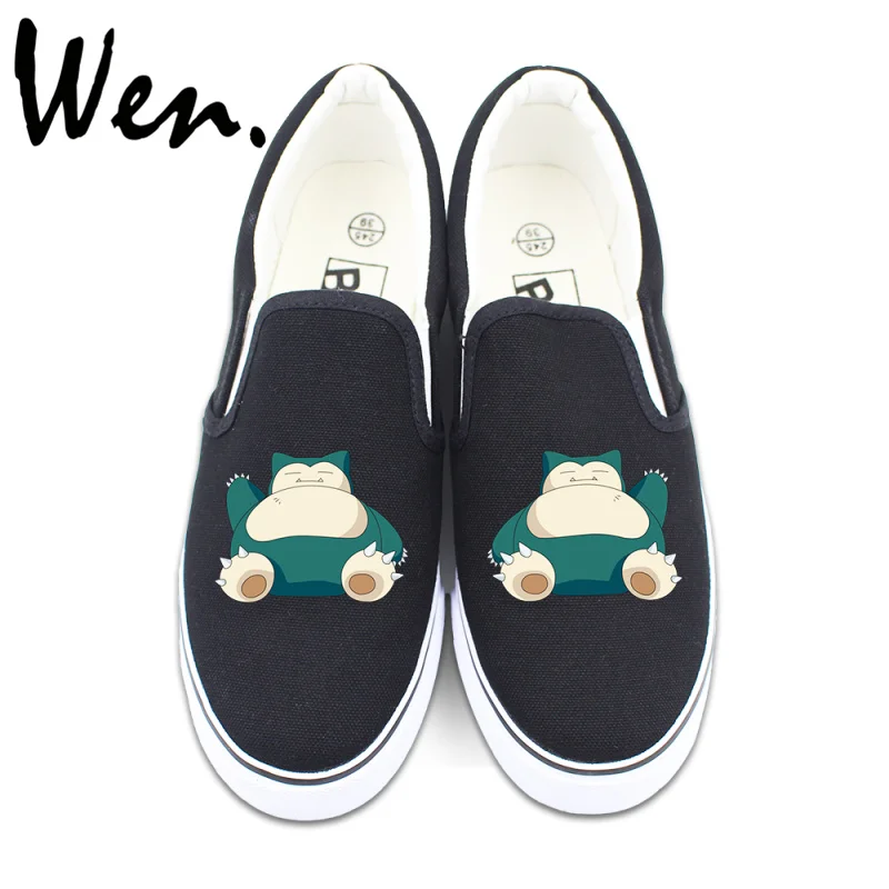 Prix pour Wen Glissement Sur Chaussures Personnalisé Anime Poekmon Mignon Snorlax Toile Sneakers pour Homme Femme Conception Blanc Noir 2 Couleurs Prix pour Wen Glissement Sur Chaussures Personnalisé Anime Poekmon Mignon Snorlax Toile Sneakers pour Homme Femme Conception Blanc Noir 2 Couleurs