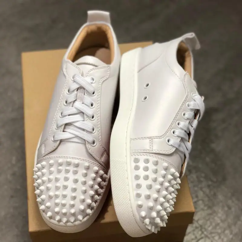 

NEW 2019 Designer Sneakers Red Bottom shoes Low Cut Suede spikes Luxury Shoes For Men Women Shoes Party Wedding Leather Sneakers