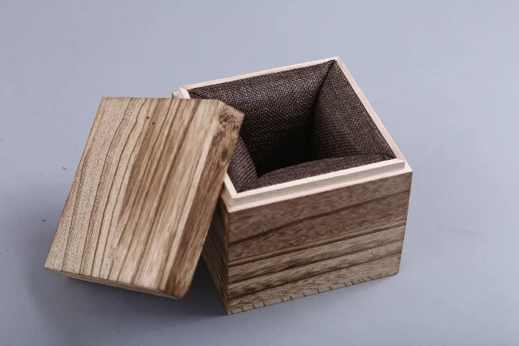 Handmade High Quality Square Wooden Box with Soft Line Lining for