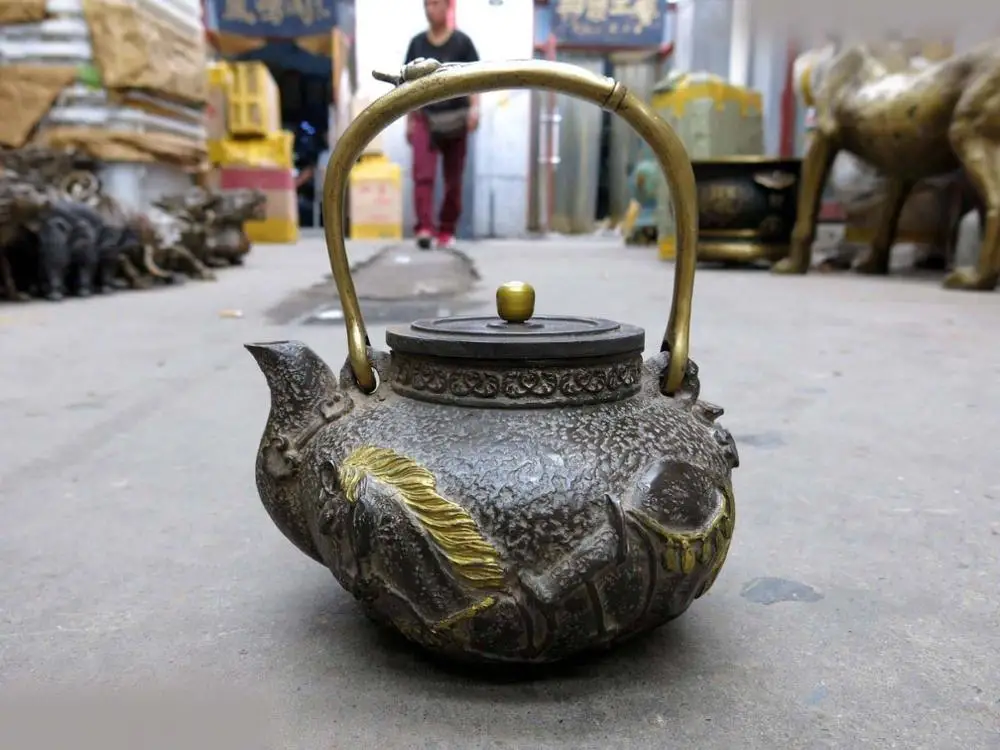 

China Iron gild carved Beautiful fine two horse Teapot Sculpture Statue