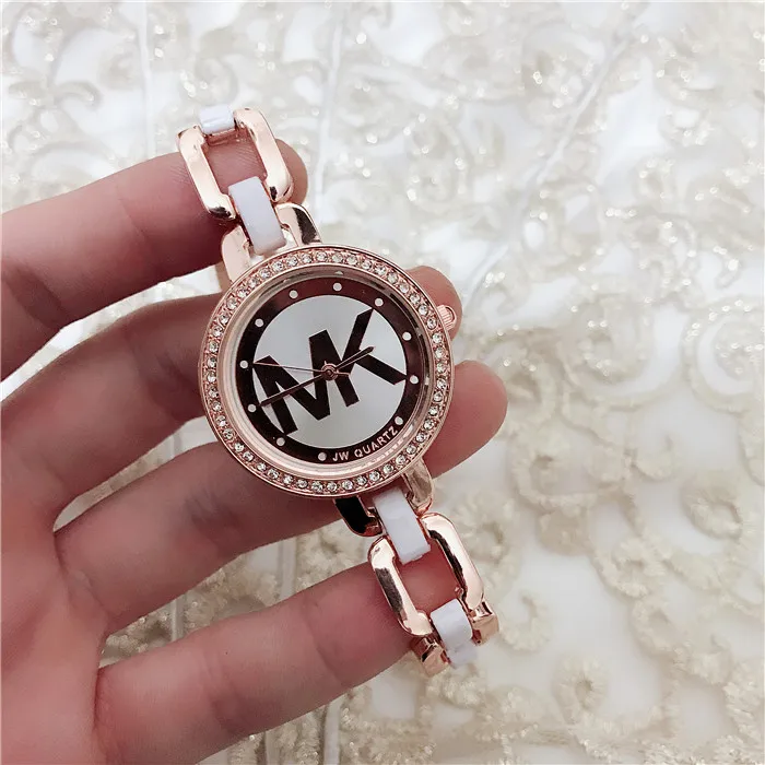 

2019 new hot imitation ceramic female quartz watch alloy dark buckle luxury round gold letter temperament bracelet watch