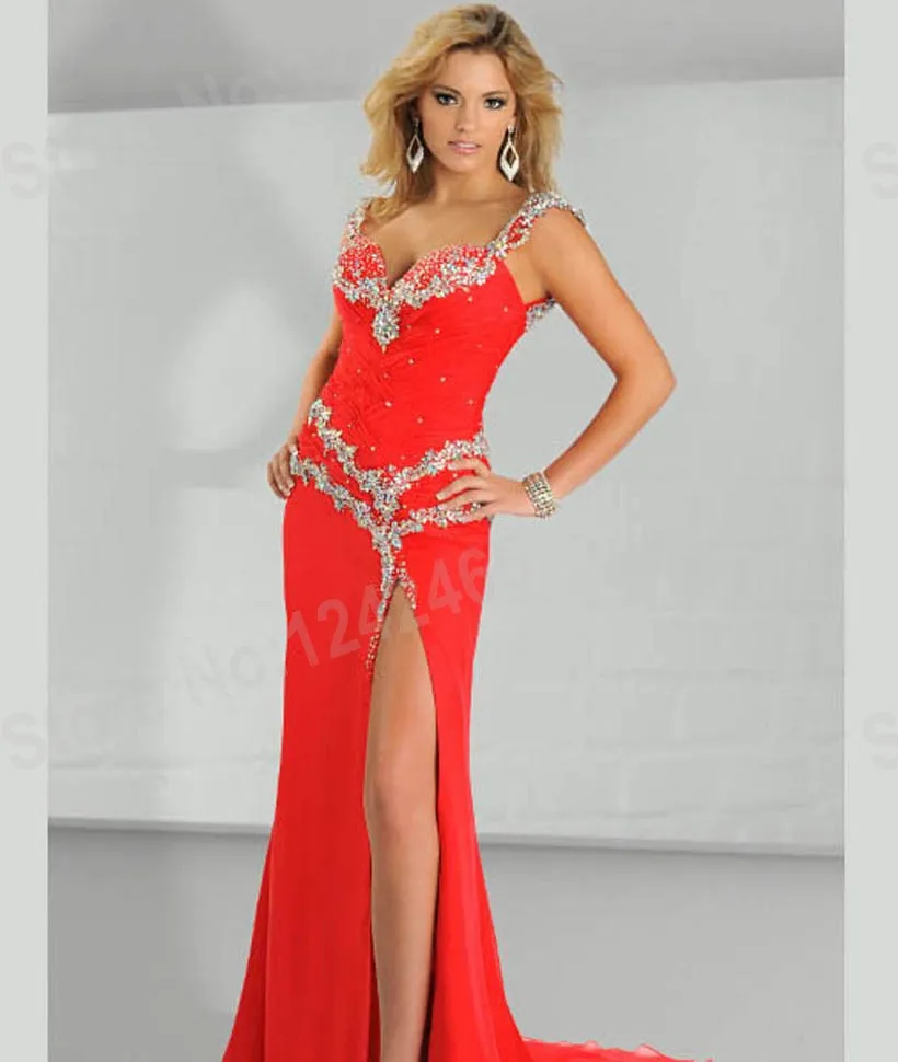 vestido longo vermelho aberto na perna