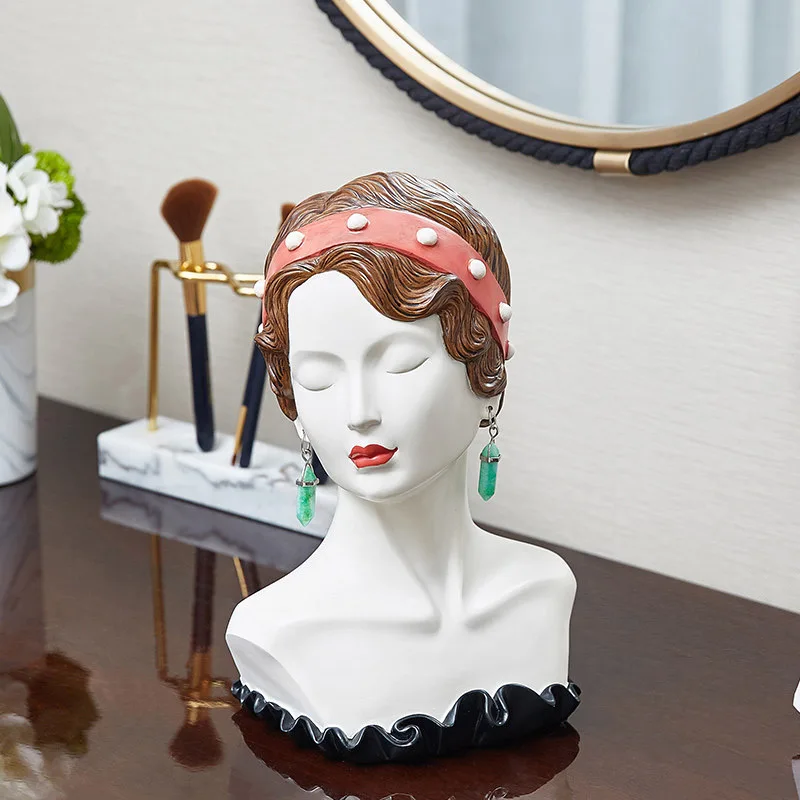 

European Style Character Decoration Resin Beautiful Woman Ornaments TV Cabinet Home Livingroom Figurines Craft Office Furnishing