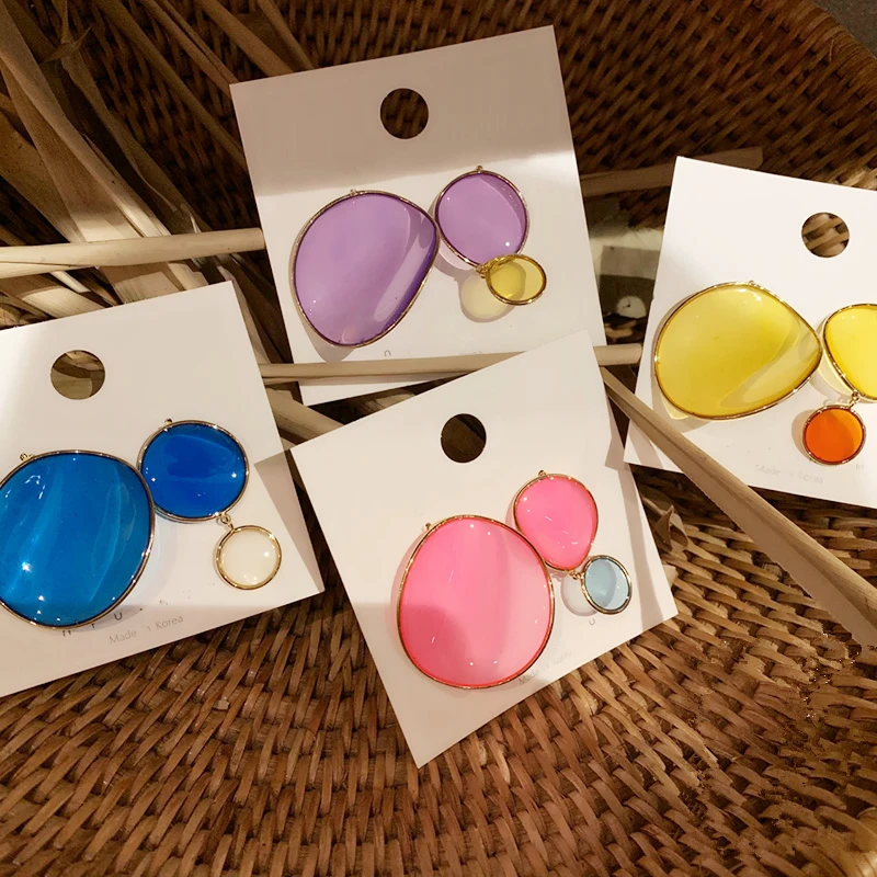

HUANZHI 2019 Epoxy Asymmetry Contrast Color Transparent Geometric Distortion Round Drop Earrings for Women Girls Travel Gift
