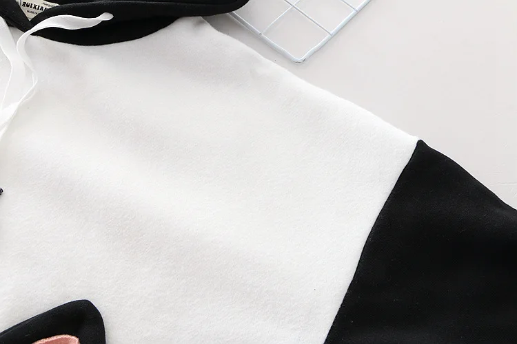  Sweatshirts female cartoon color matching black and white cat eat fish embroidery Female easing stu