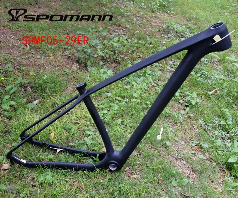 Discount 2017 OEM China bike frame full carbon MTB frame 29 ER with 142 x12mm thru axle two years quality guarantee mountain parts 18