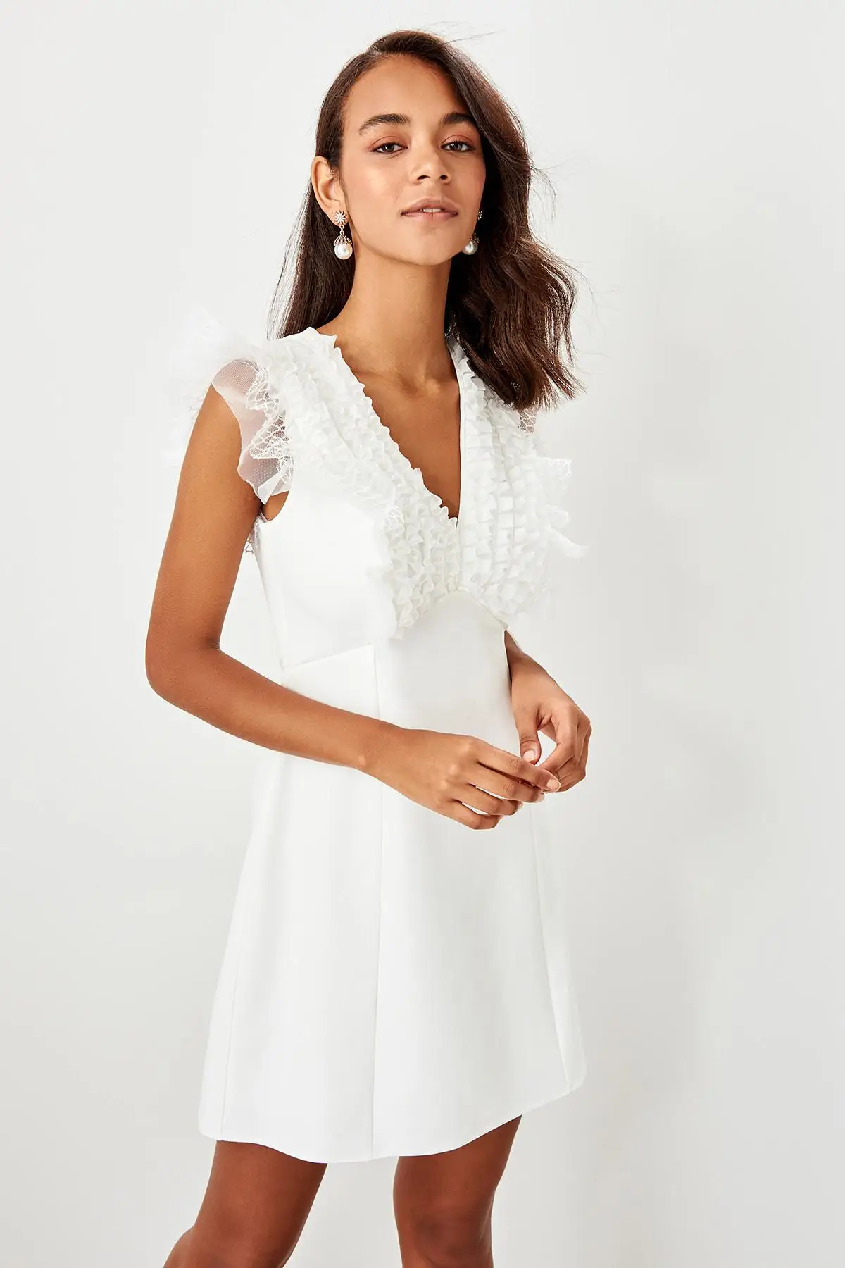

Trendyol Raw White Collar Detail Dress TPRSS19UT0148