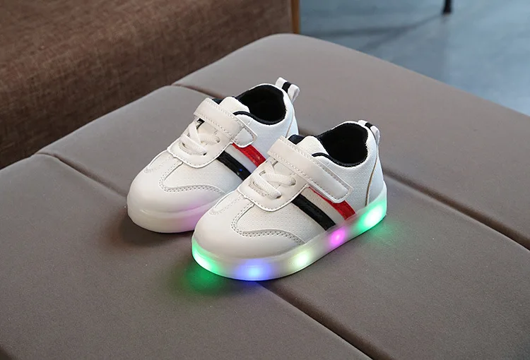 New Children Luminous Shoes Boys Girls Stripe Sport Running Shoes Baby Lights Fashion Sneakers Toddler Kids LED Sneakers