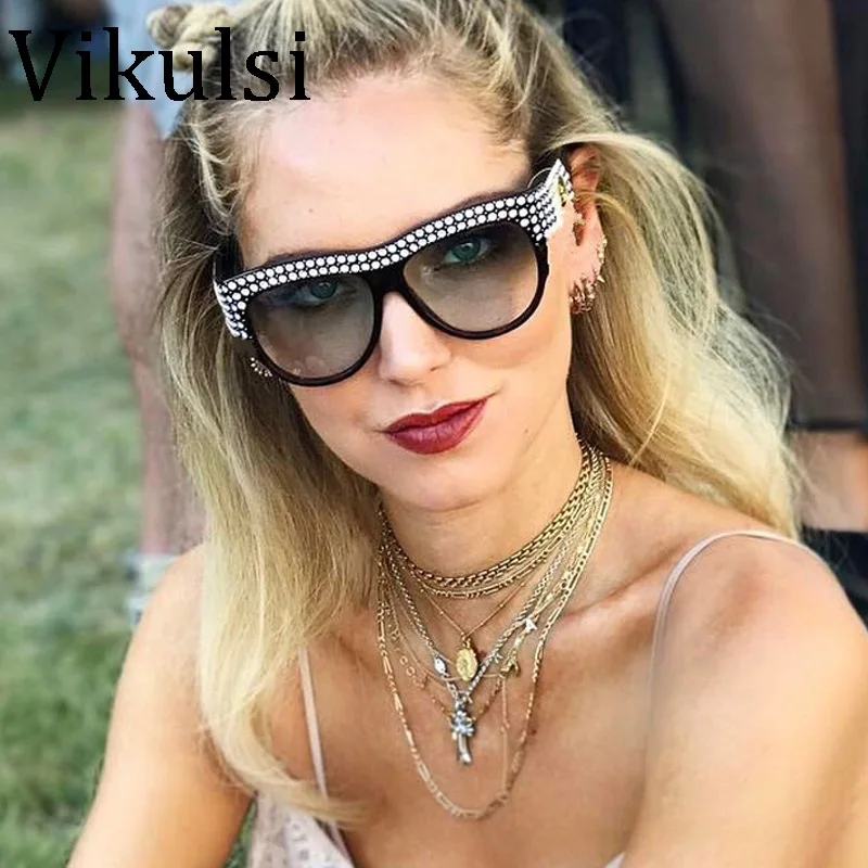 Роскошные Круглый Солнцезащитные очки для женщин для Италия брендовая дизайнерская обувь Diamond Защита от солнца очки Дамы Винтаж большие