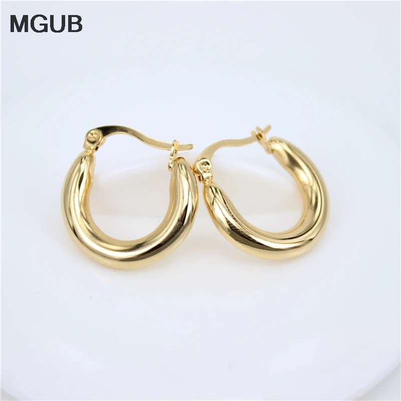 

MGUB Hollow tube U-shaped smooth stainless steel male and female earrings / classic pop / four season earrings HY239