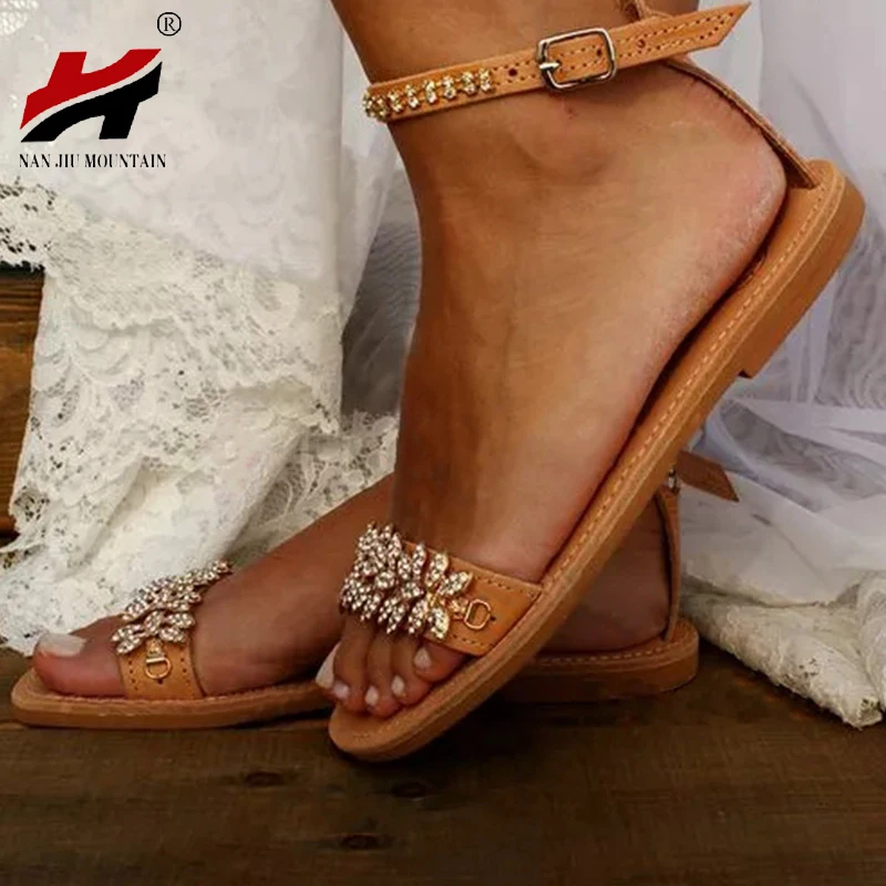 Billige NAN JIU BERG Sommer Flache Sandalen Frauen Mode Strass Offene spitze Schnalle Sandalen Hochzeit Party Plus Größe 34 43