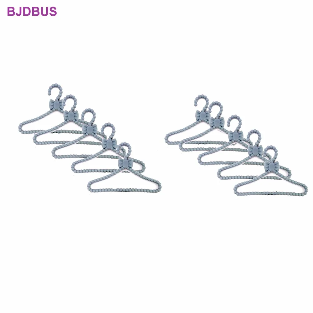 20 PCS / Lot Lovely Gray Hangers Mini Cute Wardrobe Dress Coat Clothes Plastic Accessories For Barbie Doll Dollhouse Gift Toy