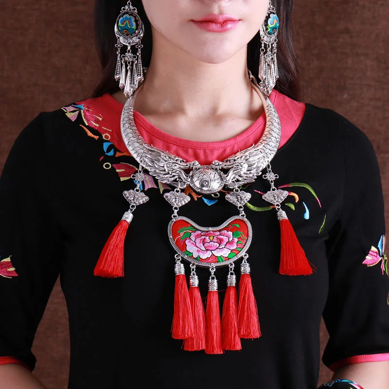 

free shipping Handmade Miao ethnic wind retro dragon Necklace sweater chain pendant Miao silver Embroidered Flower peony tasse