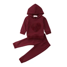 Зимняя одежда для новорожденных мальчиков и девочек, топы с длинными рукавами и капюшоном с изображением красного сердца и штаны, комплект одежды, спортивный костюм