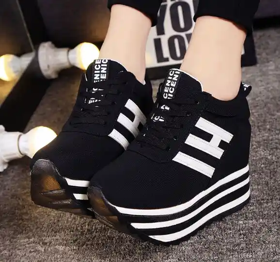 ladies black canvas pumps