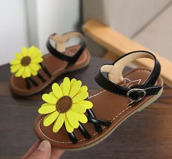 

2019 summer new girls wild flowers princess shoes Korean children's beach shoes big children open toe baby sandals