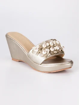 

THE SIBYL Slippers wedge-flowers and pearl-plain