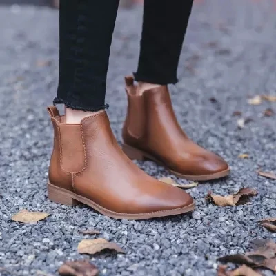 

2018 new round head Chelsea booties female autumn and winter boots flat Martin boots British wind Bullock boots