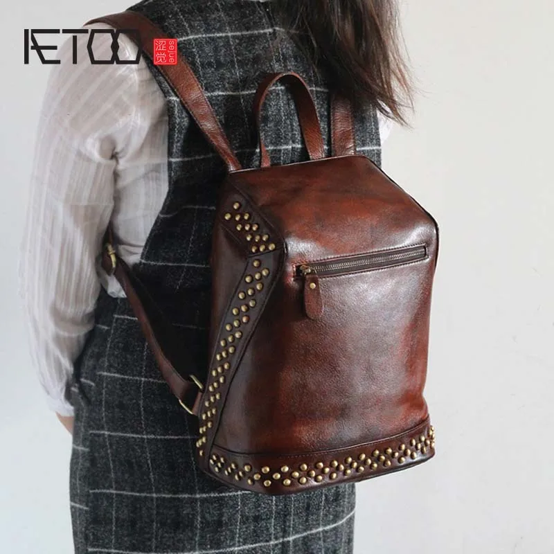 

AETOO Invisible zipper anti-theft stolen anti-theft backpack plant tanned leather rivets retro color leather backpacks men