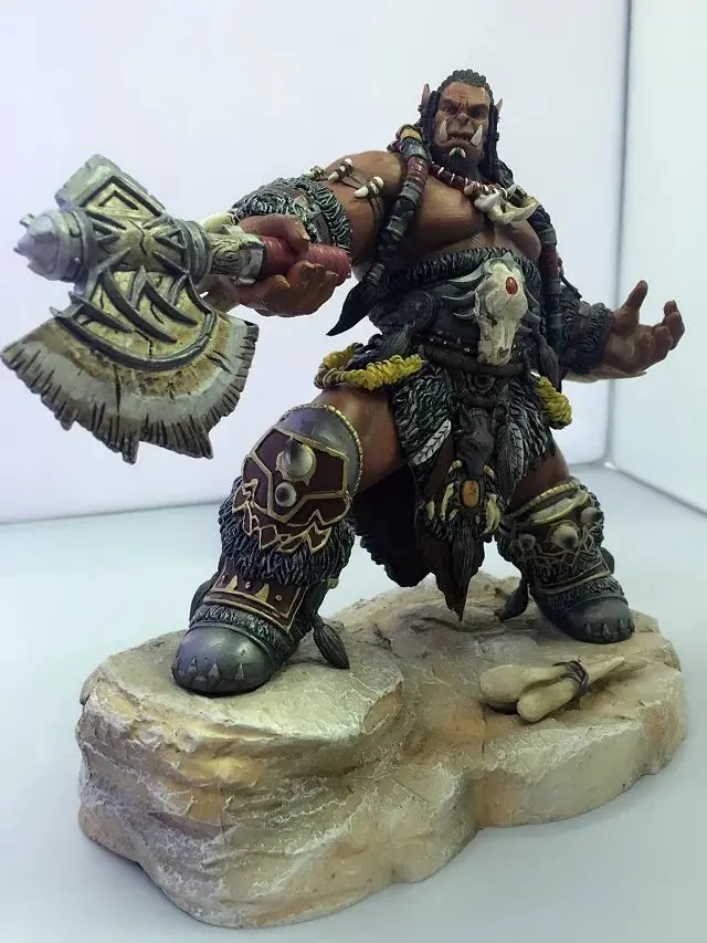 

Anime surrounding large version of Durotan Orgrim limited hand model