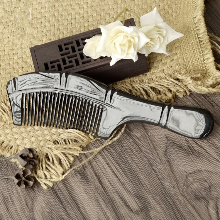

1PC Exquisitely Carved Buffalo Horn Comb Bamboo Long Handle Massage Comb Large Hair Comb G0425