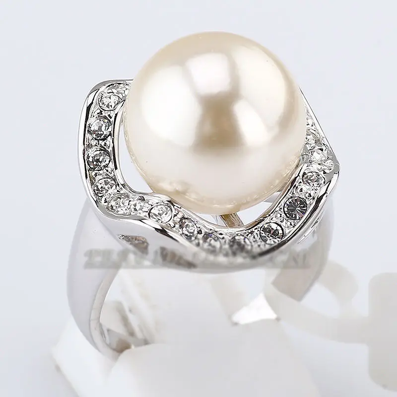 

shipping>>>>A1-022 Fashion Rhinestone Pearl Ring 18KGP use Crystal Size 7-10