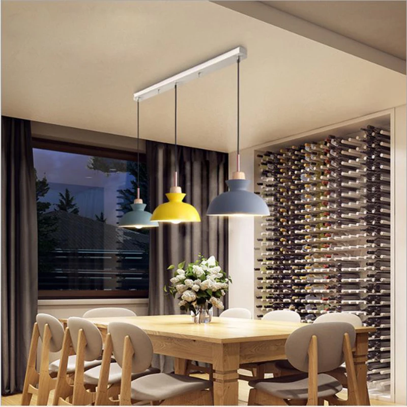 светильник над кухонным столом. кухня лампа стол. подвесные светильники над кухонным столом. люстра над столом на кухне. подвесные светильники для кухни над столом.