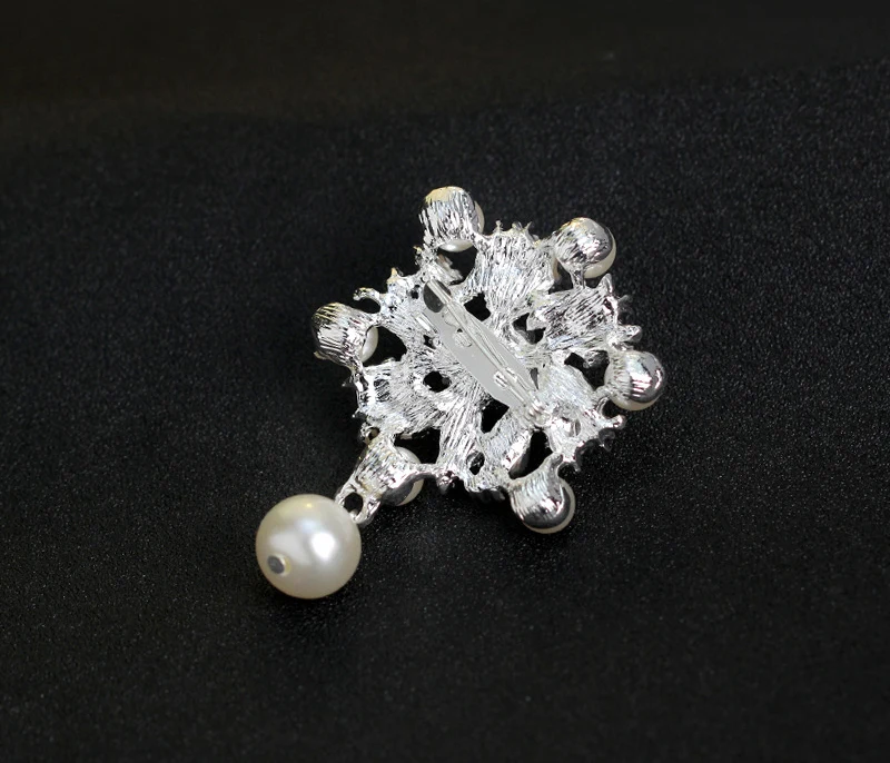 NIUYITID Korean Fashion Imitation Pearl Flower Brooch Gold Color Bridesmaid Dress Pins Women Broches 5 Colors  (8)
