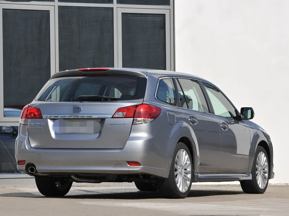 Subaru-Legacy_Tourer-2010-1
