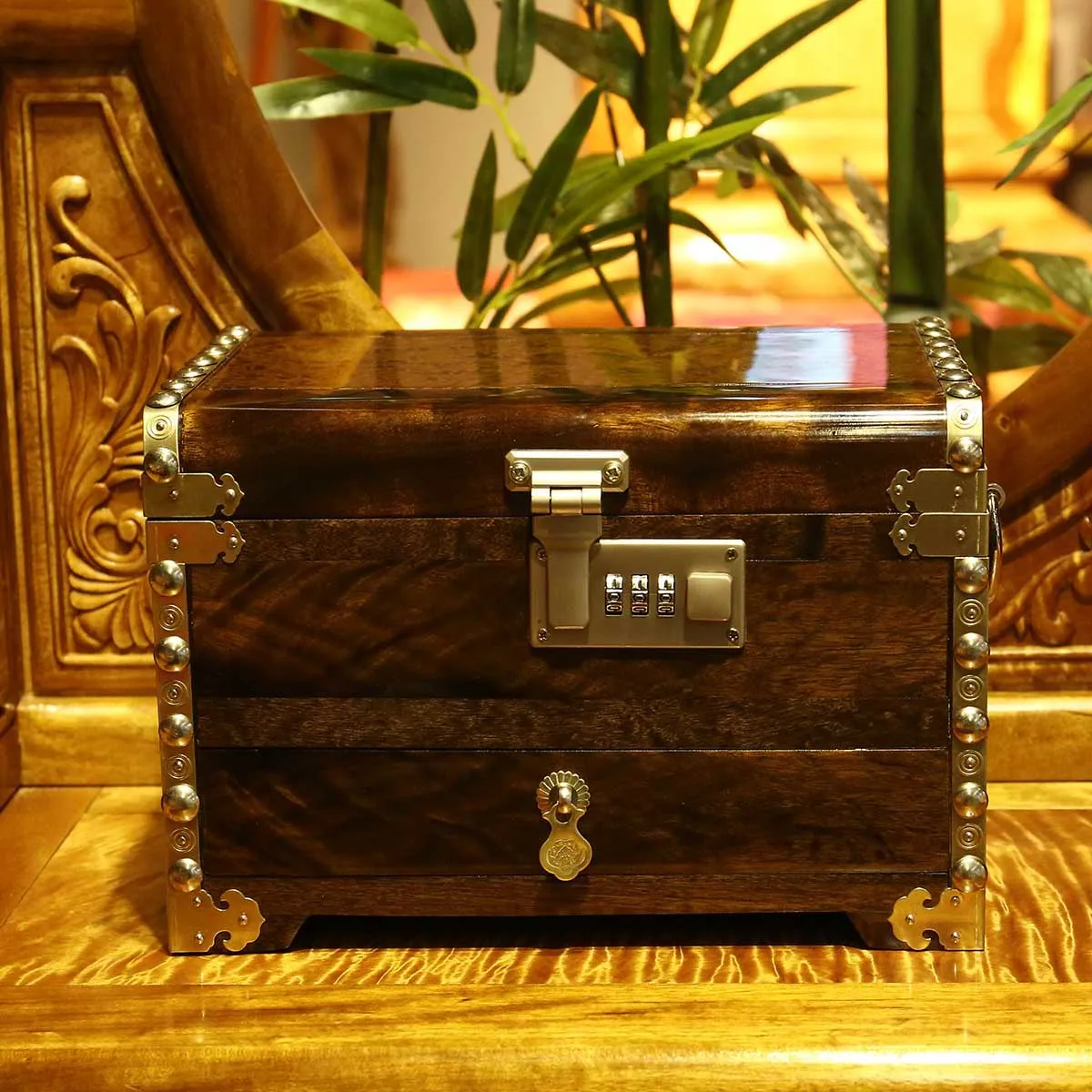 

Tooarts High Quality Phoebe Treasure Chest Jewelry Box Ebony Jewelry Box Mirror Box Dressing Cabinet Wood Furniture and Ornament